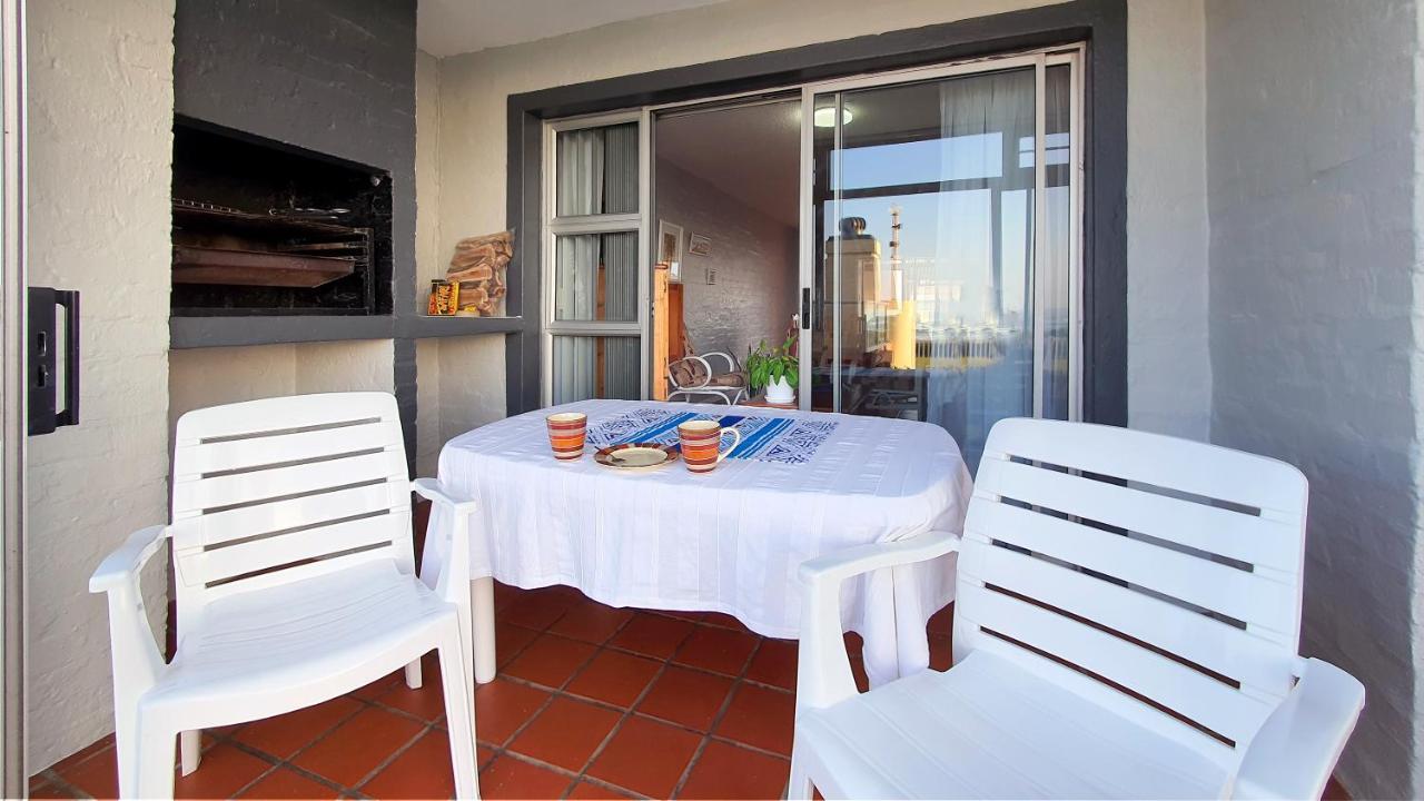 Family Beach Escape: Fully-Equipped 6 Sleeper Apartment Jeffreys Bay Exterior photo