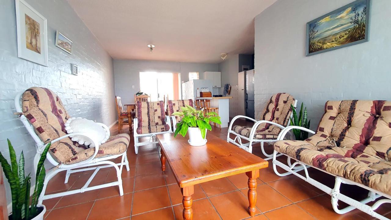 Family Beach Escape: Fully-Equipped 6 Sleeper Apartment Jeffreys Bay Exterior photo
